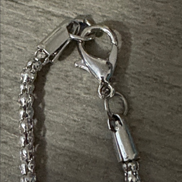 Heart locket Necklace with Rose Design in box - Picture 5 of 5